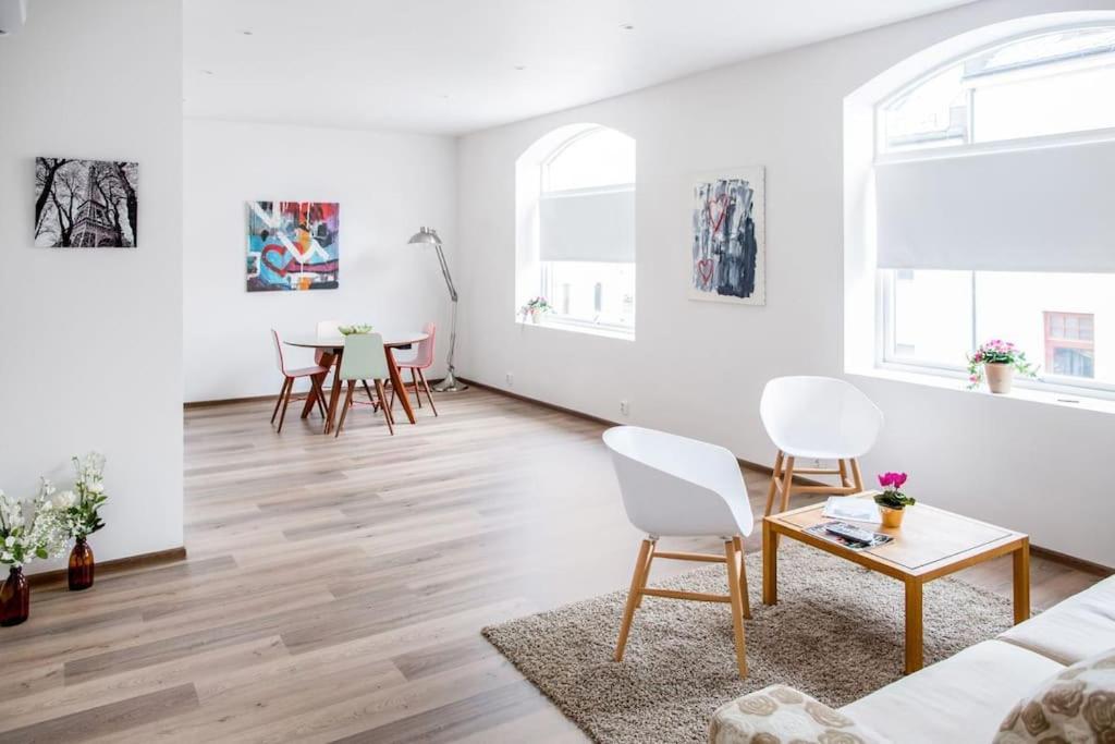 Apartment Free Parking Space, 2 Bed Room, Short Walk To Brosundet *