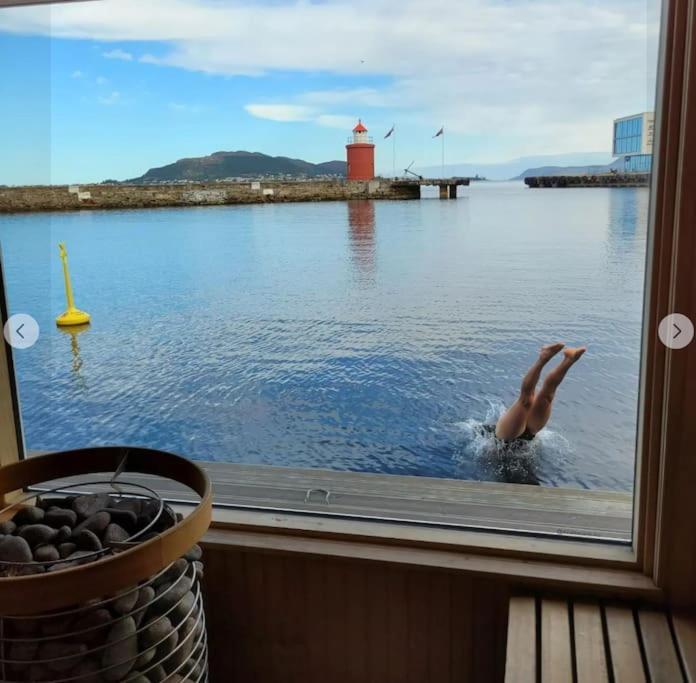 Appartement Free Parking Space, 2 Bed Room, Short Walk To Brosundet Ålesund