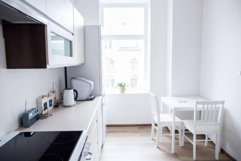 Free Parking Space, 2 Bed Room, Short Walk To Brosundet Appartement *