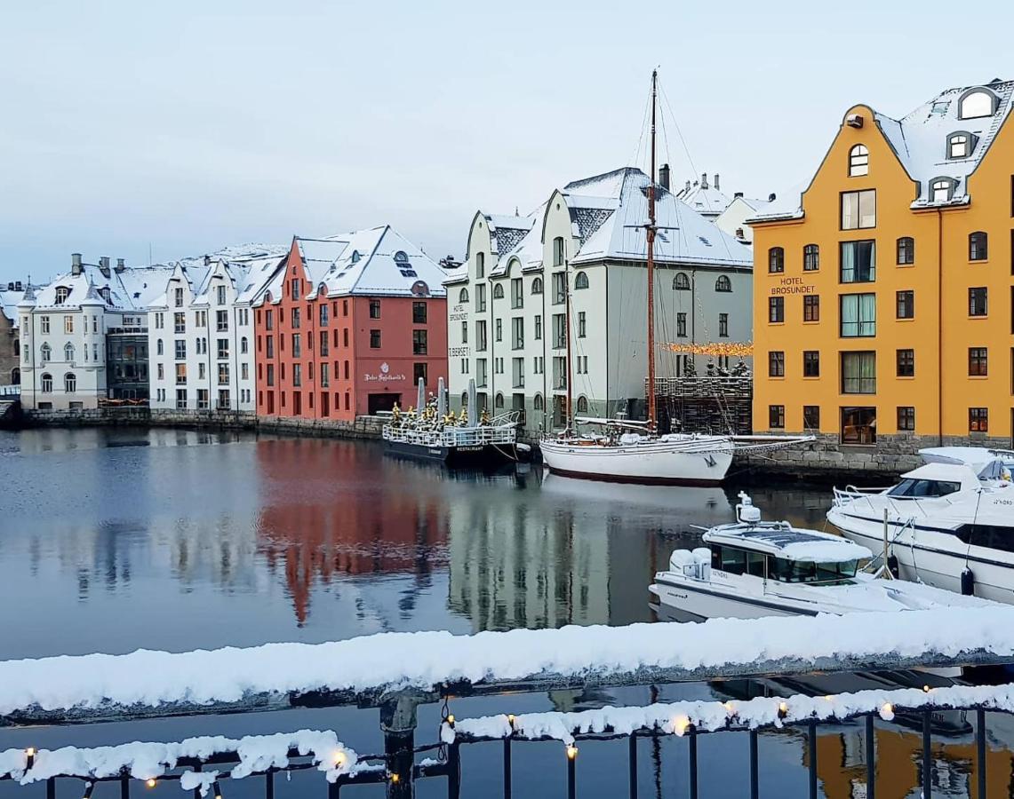 Apartment Free Parking Space, 2 Bed Room, Short Walk To Brosundet Ålesund